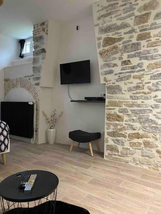 Charmant Studio Idealement Place Et Paisible ! Oloron-Sainte-Marie Esterno foto